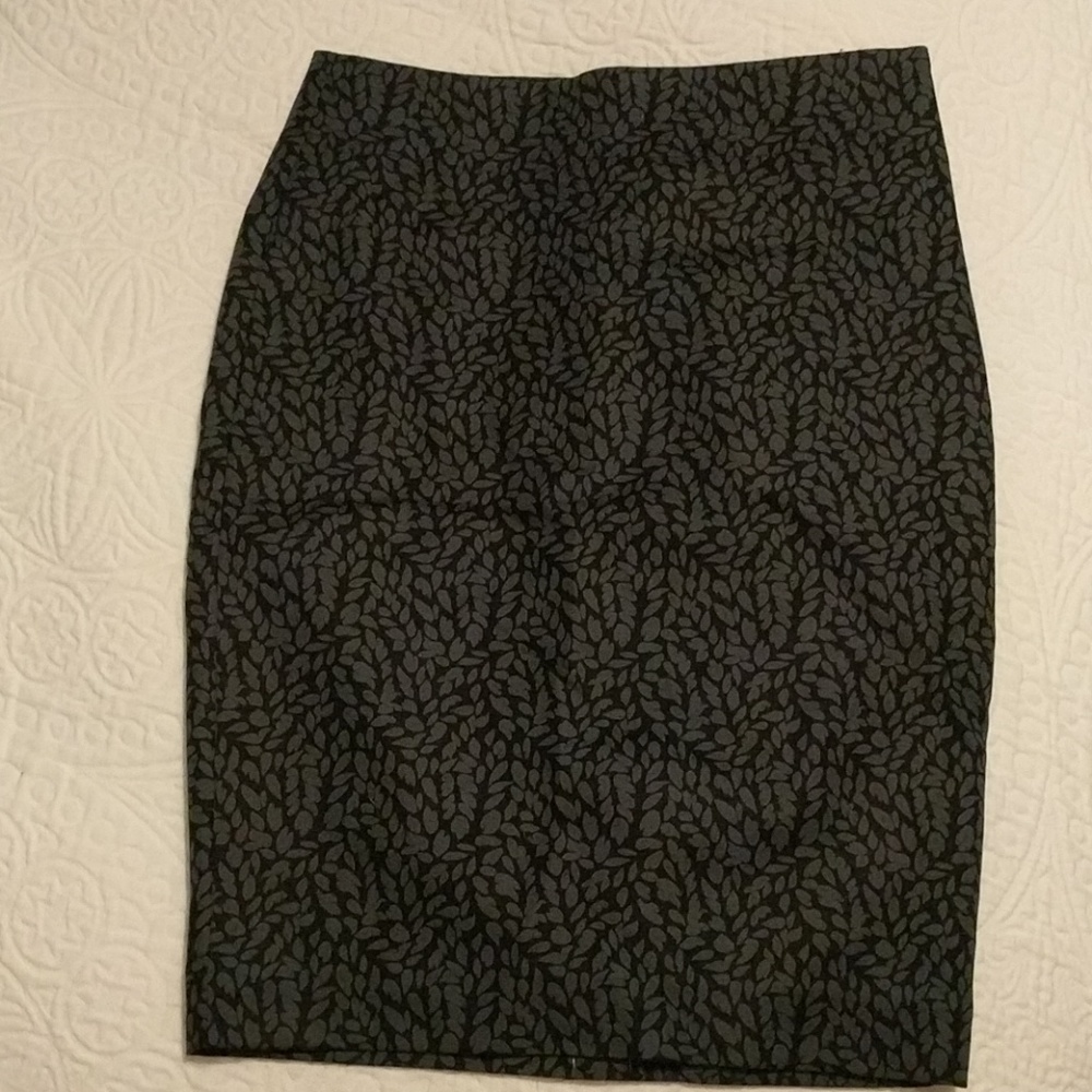 NWT patterned pencil skirt